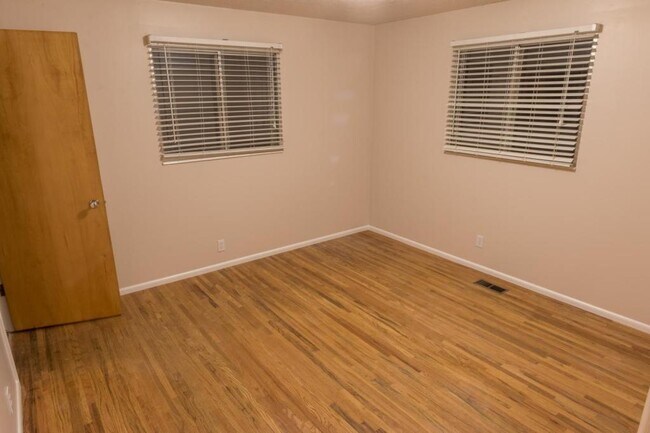 Building Photo - 5886 S Utahna Dr