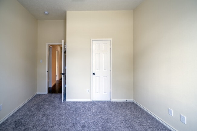 Building Photo - 4BR SFR • Walk-In Pantry • Fenced Yard in Coventry