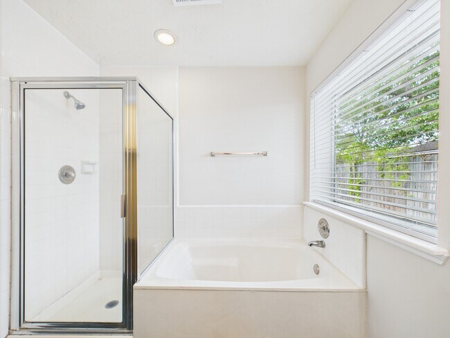 Building Photo - 519 Promenade Blvd