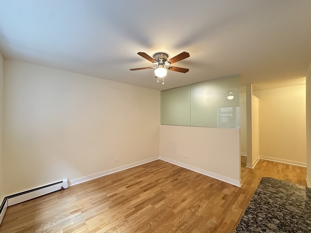 Building Photo - 650 W Wrightwood Ave