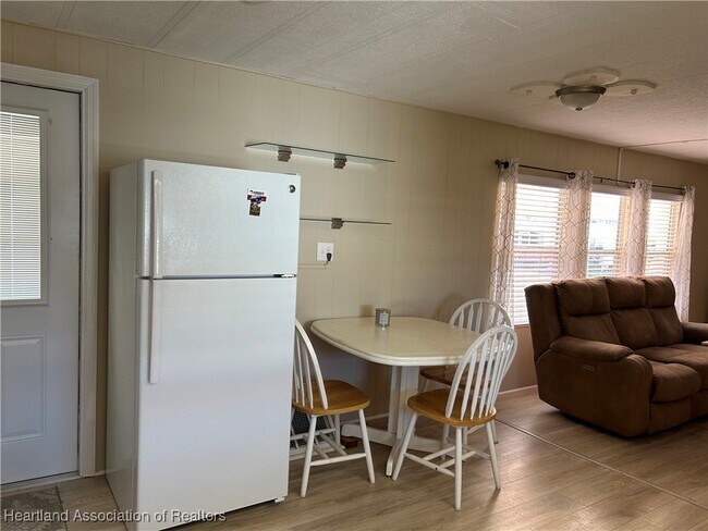 Building Photo - 2112 Banyan Way