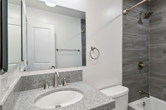 Building Photo - 340 N 1st St