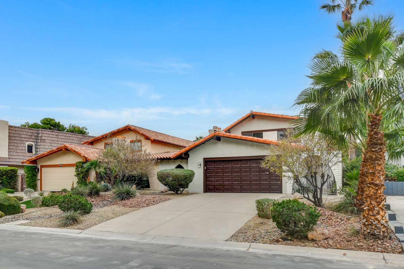 Building Photo - 945 Vegas Valley Dr