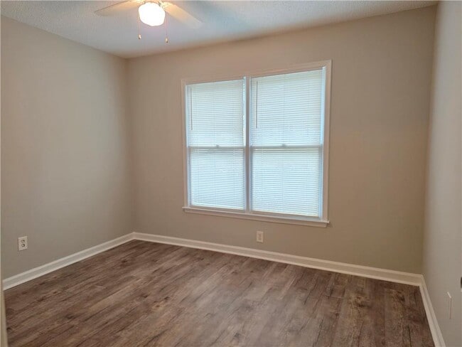 Building Photo - 1225 Oakplace Dr SW