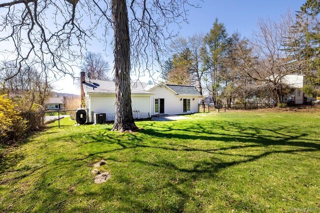 Building Photo - 1936 Longvue St