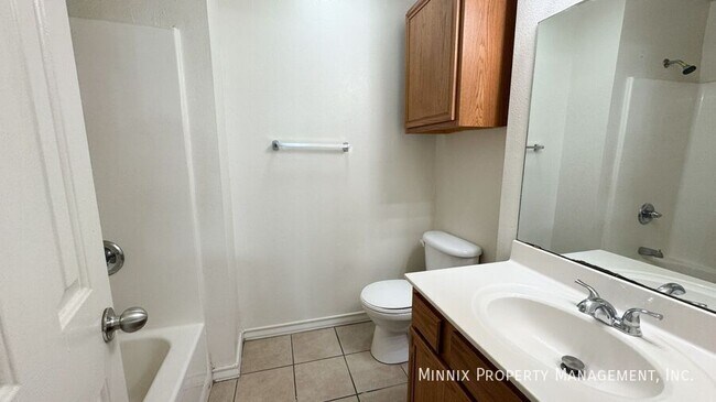 Building Photo - 904 N Belmont Ave