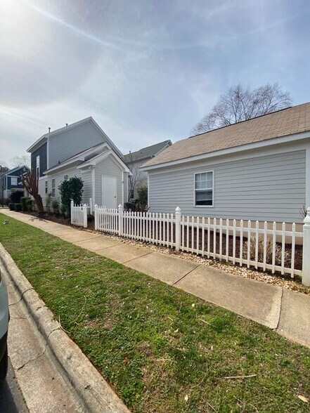 Building Photo - 11334 Charlotte View Dr