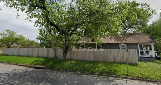 Building Photo - 933 Houston St