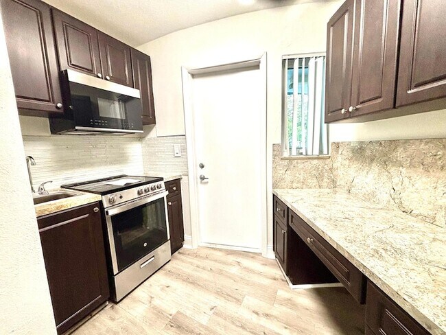 Building Photo - 431 W Camino Real