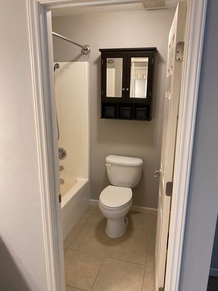 Building Photo - 1627 10th St Pl NW