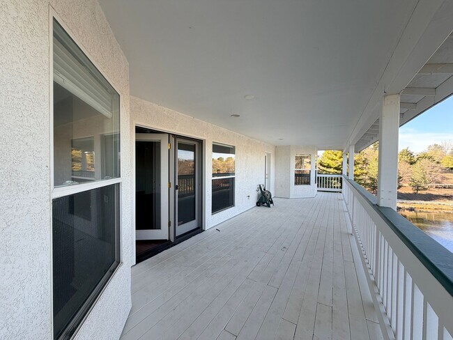 Building Photo - Beautiful Lakefront Home in the Vineyard! 55+ community