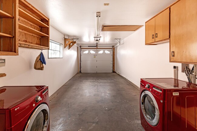 Building Photo - Beautiful Updated Home!