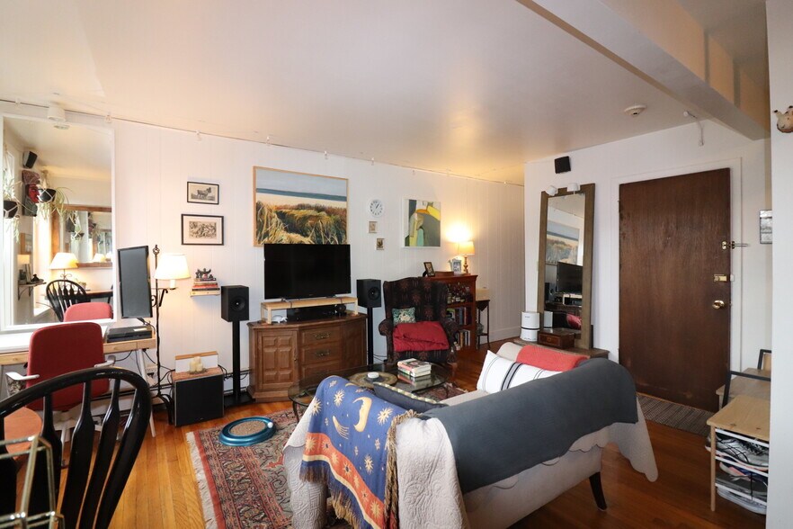 Building Photo - 199 Winthrop Rd