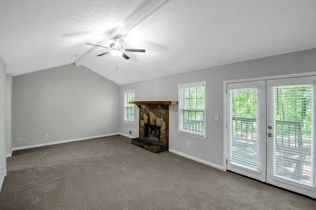 Building Photo - Beautiful 3-bedroom 2 bath home on a good-sized lot!