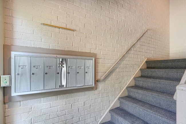 Building Photo - 14 Mountbatten Ct