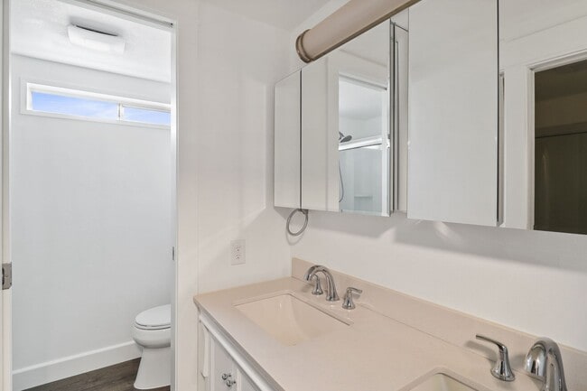 Building Photo - Duplex