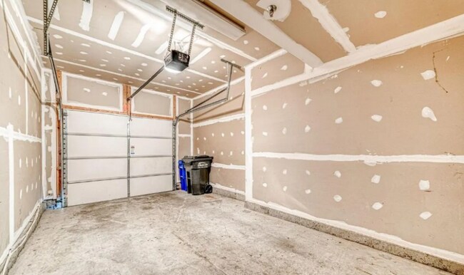 Building Photo - 2267 Oberlin Dr