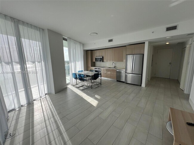 Building Photo - 2000 Metropica Wy