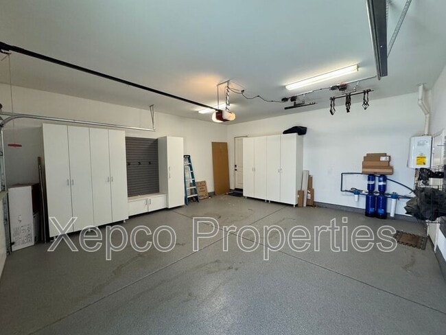 Building Photo - 74635 Tesla Dr
