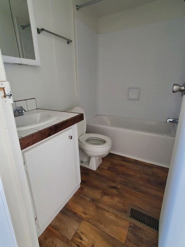 Building Photo - Ready to move in!