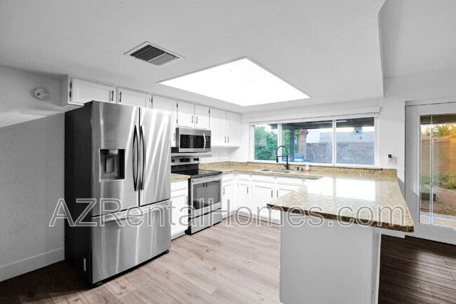 Building Photo - 2454 W Obispo Cir