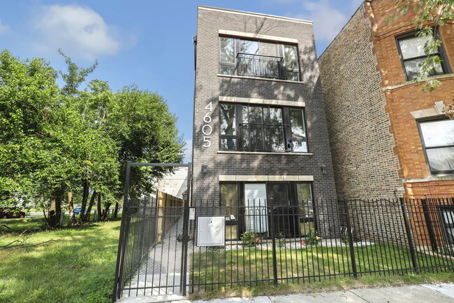 Primary Photo - 4605 S Langley Ave