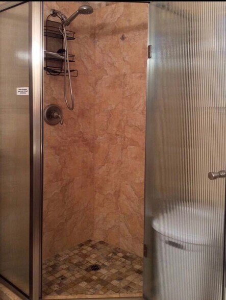 Building Photo - 445 S 4th St