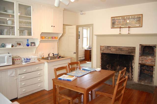 Building Photo - 329 Wickenden St