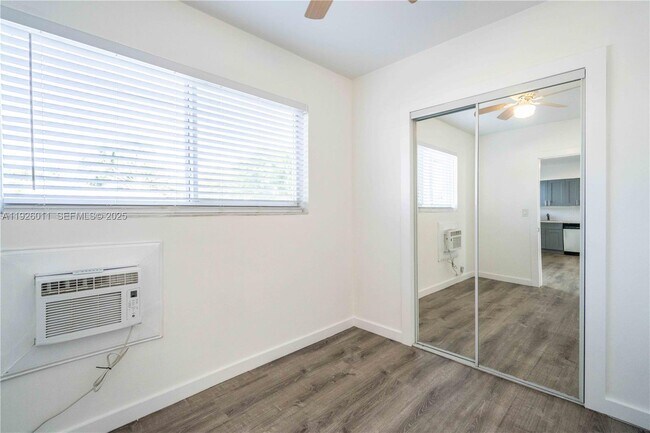 Building Photo - 1750 S Treasure Dr