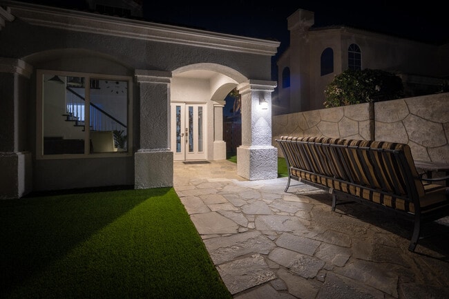 Building Photo - 41215 Carlotta Dr