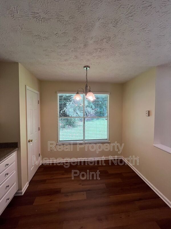Building Photo - 3004 Kenville Ln