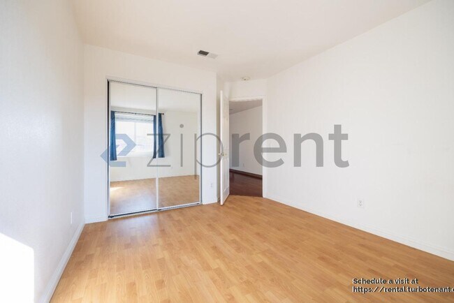 Building Photo - 740 Kirkwall Dr