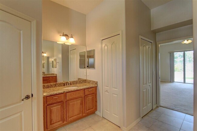 Building Photo - 1185 Dromin Ln