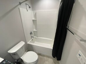 Building Photo - 2 bed / 2.5 bath townhouse in Fitchburg