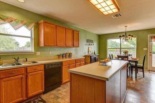 Building Photo - 910 Wild Petunia Way