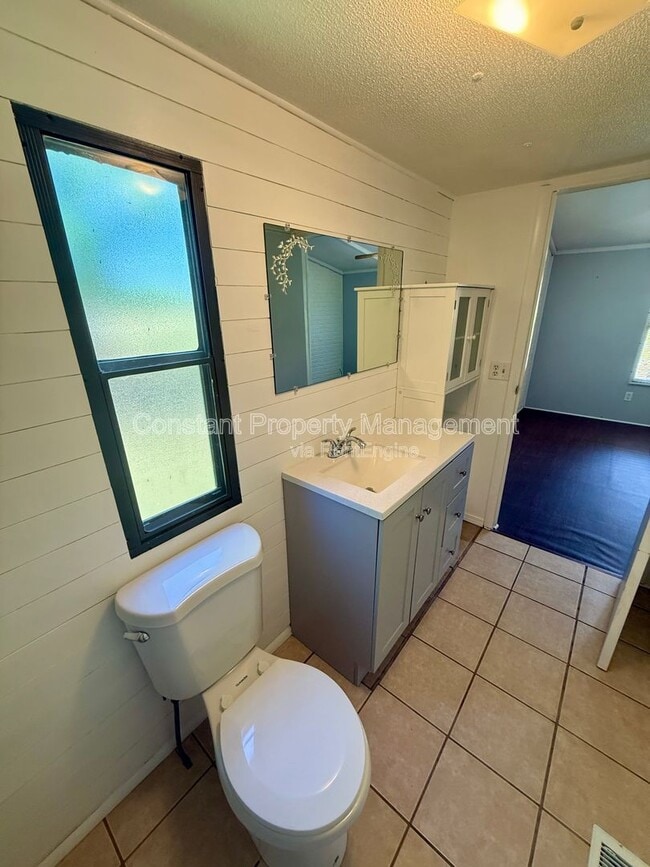 Building Photo - 491 Johnny Cut Rd