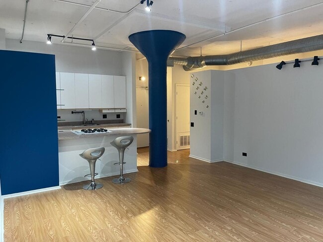 Building Photo - 130 S Canal St