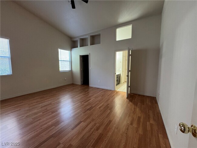 Building Photo - 1323 Dream Valley St