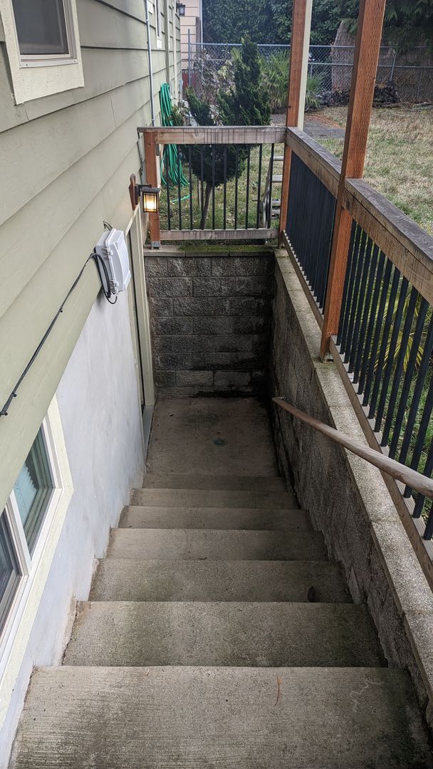 Building Photo - OR112