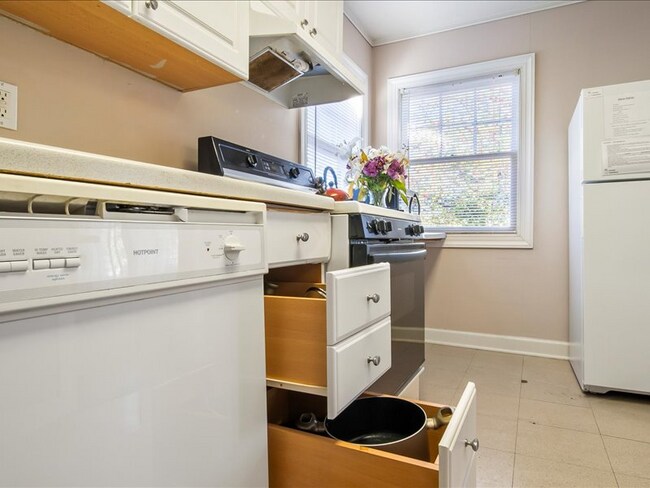 Building Photo - 3701 S Richmond Ave