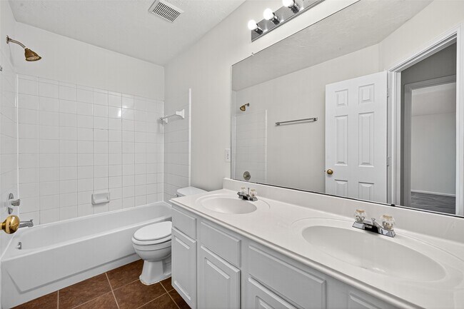 Building Photo - 15618 Edgemere Ct