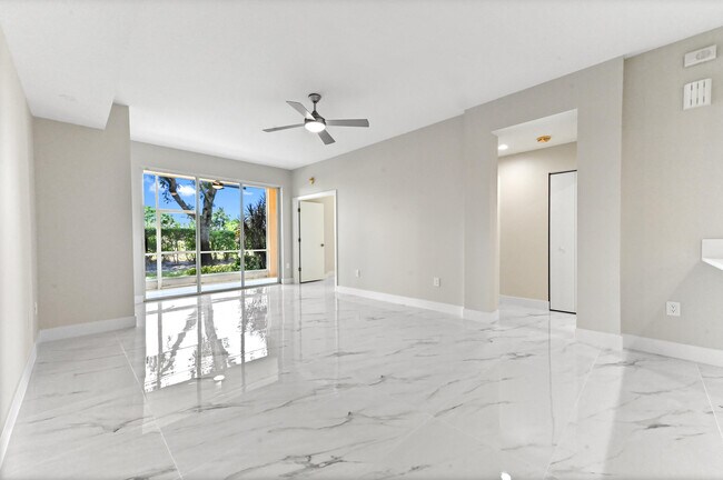 Building Photo - 12510 Crystal Pointe Dr