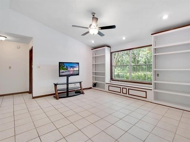 Building Photo - 2216 Tuscavilla Rd