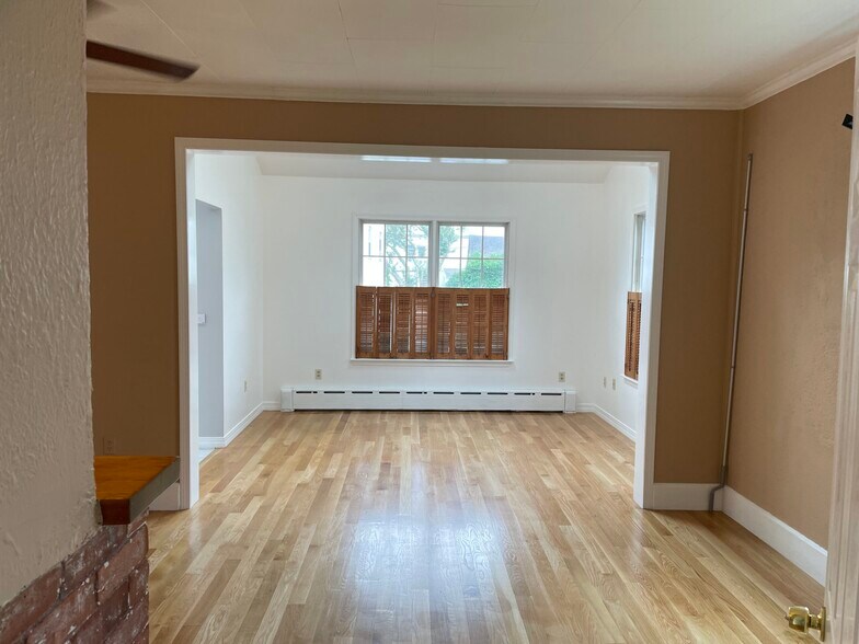 Building Photo - 12 Ledyard St
