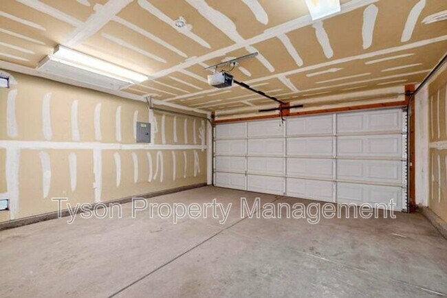 Building Photo - 4740 Jessica Dr NE