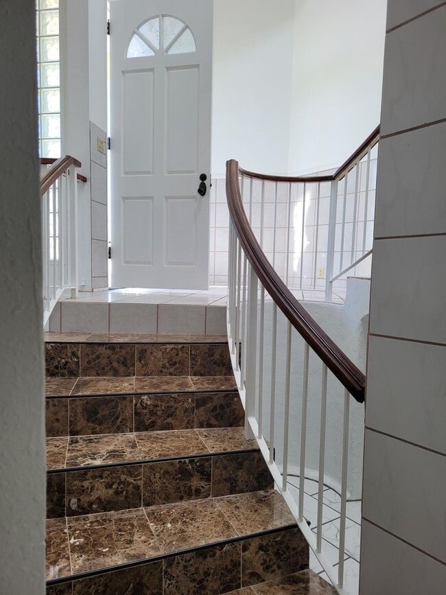 Building Photo - Beautiful Home in Royal Summit