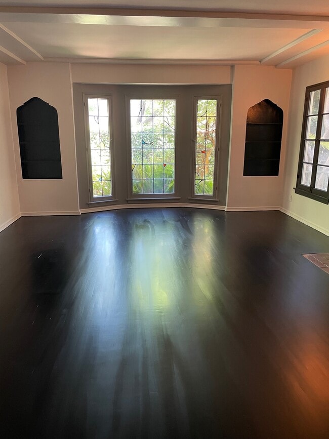 Living Room w Rose Garden View - 835 S Holt Ave