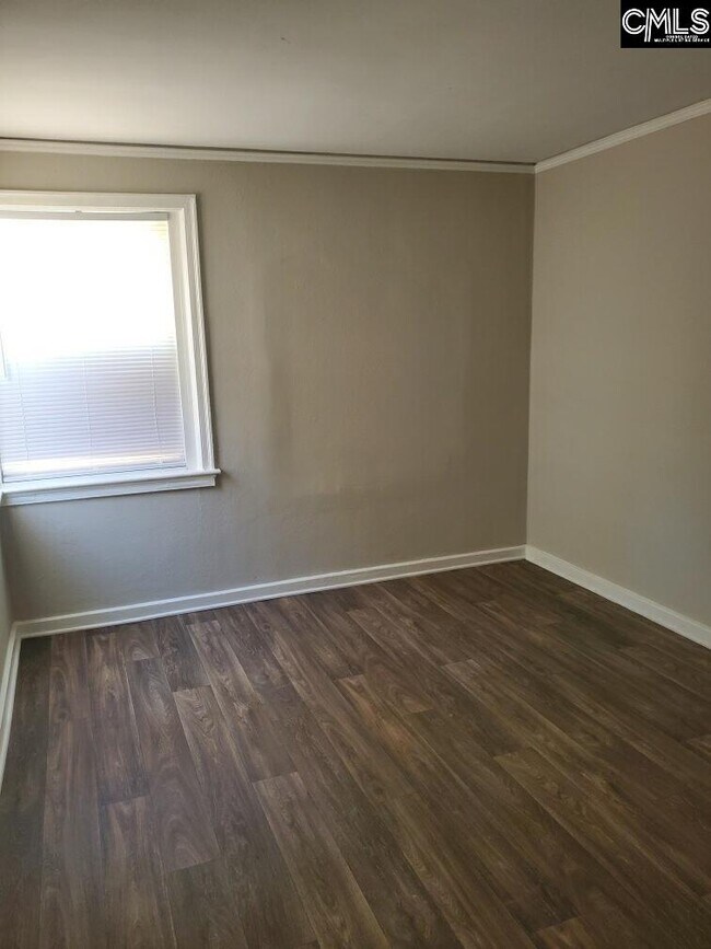 Building Photo - 332 S Bull St