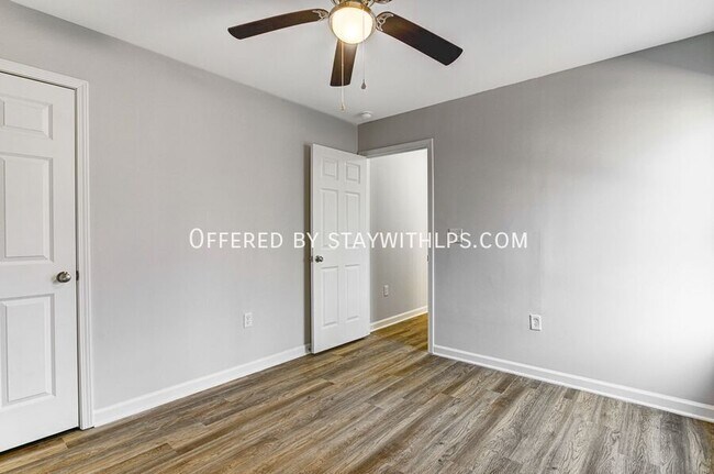 Building Photo - 2927 Beechmont St