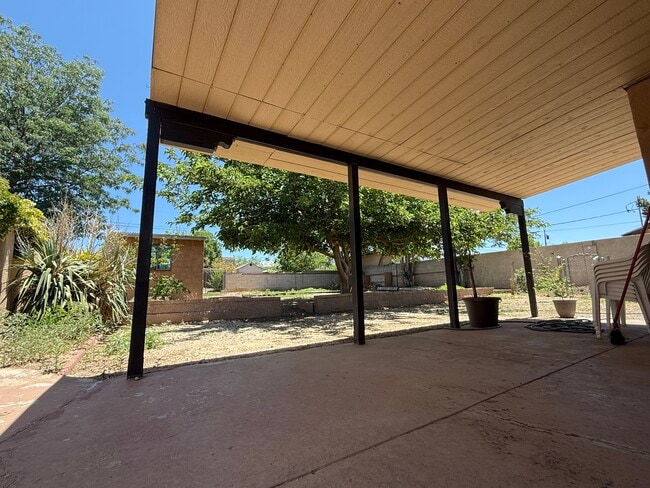 Building Photo - 2834 Montclaire Dr NE